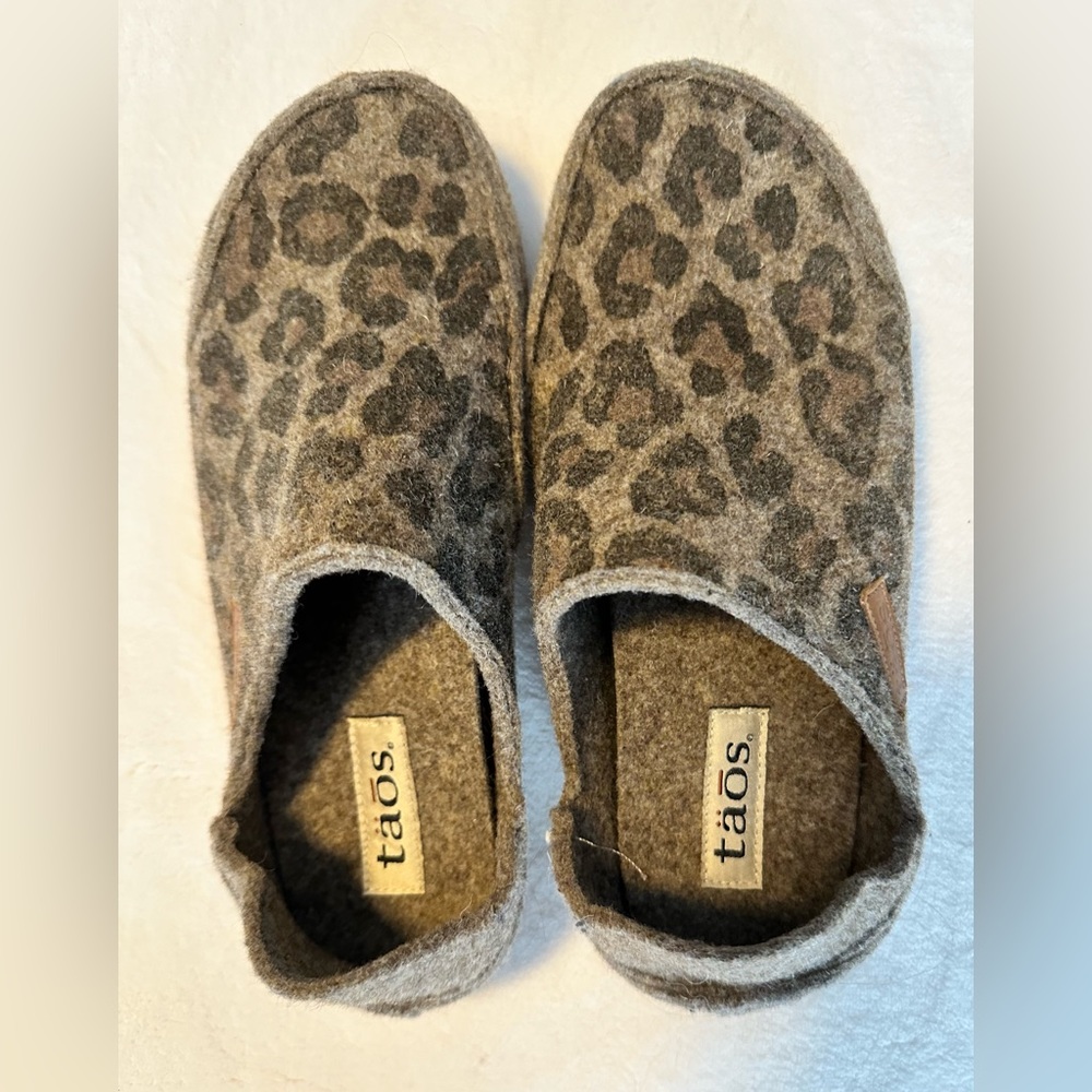 Taos Woolen Clogs/slippers like new!